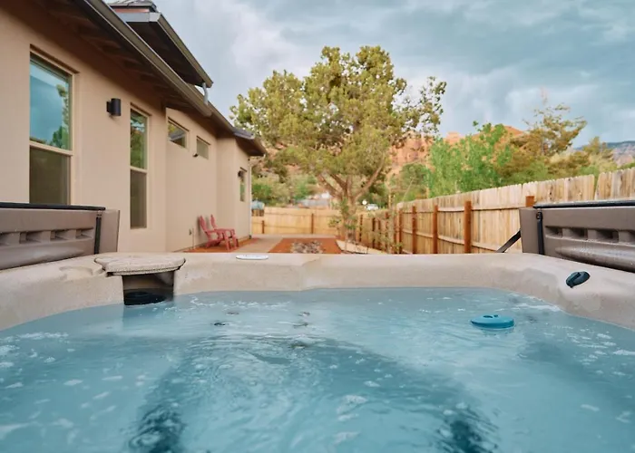 Desert Modern - Hot Tub&views Ferienhaus *